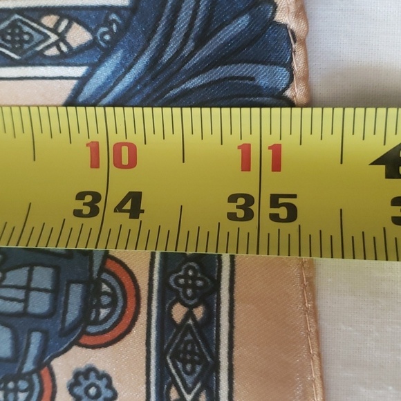 R-2157- Scarf Women's 100 % Polyester Blue Cream, Light Gray NWT - Picture 6 of 8